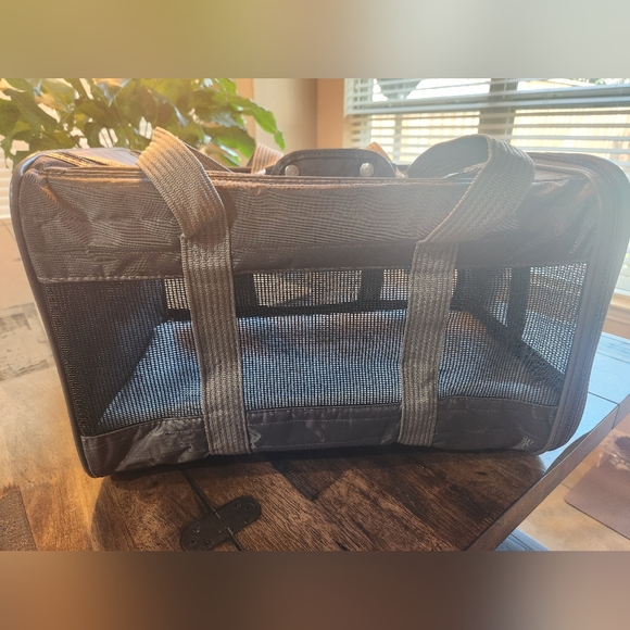 Sherpa Deluxe Soft-Sided Small Pet Transport Carrier with Mesh Ventilation. NWT - Picture 4 of 10